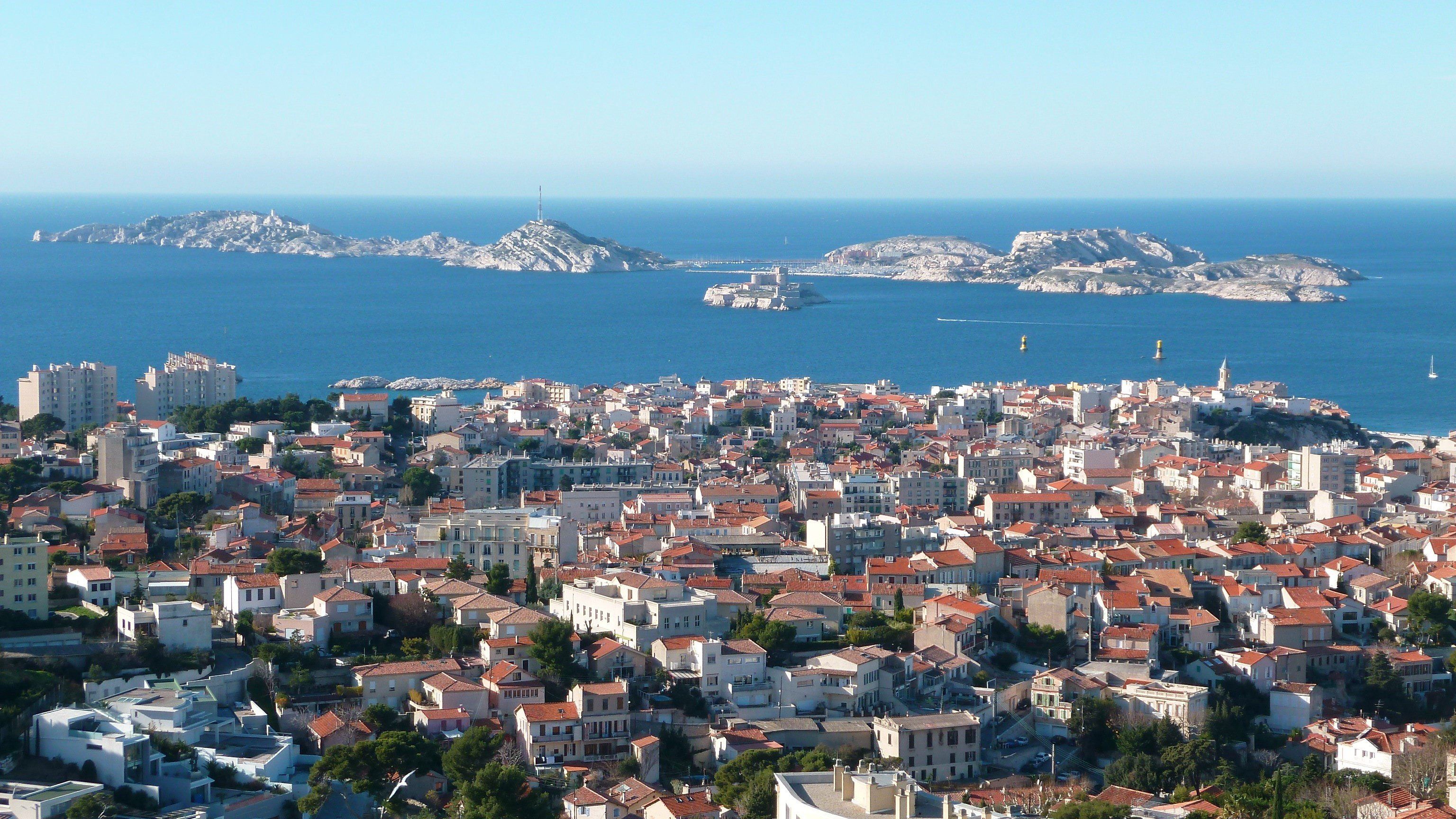  RANDONNÉE DANS LES COLLINES DU ROUCAS BLANC